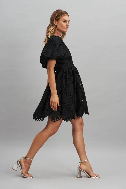 ballerina-dress-in-black-lace