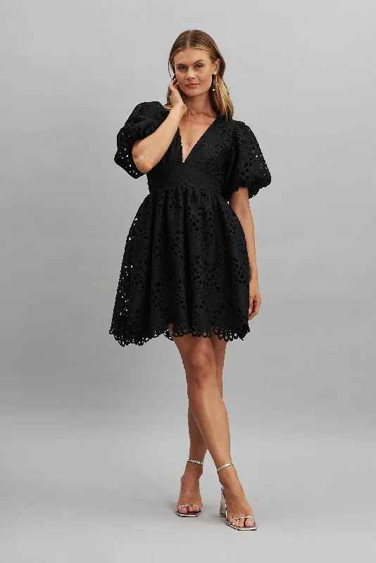 ballerina-dress-in-black-lace