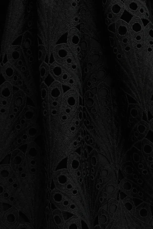 ballerina-dress-in-black-lace