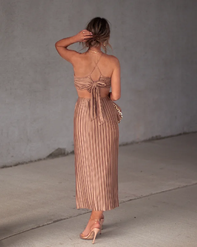 hollywood-dreams-pleated-tie-back-midi-dress