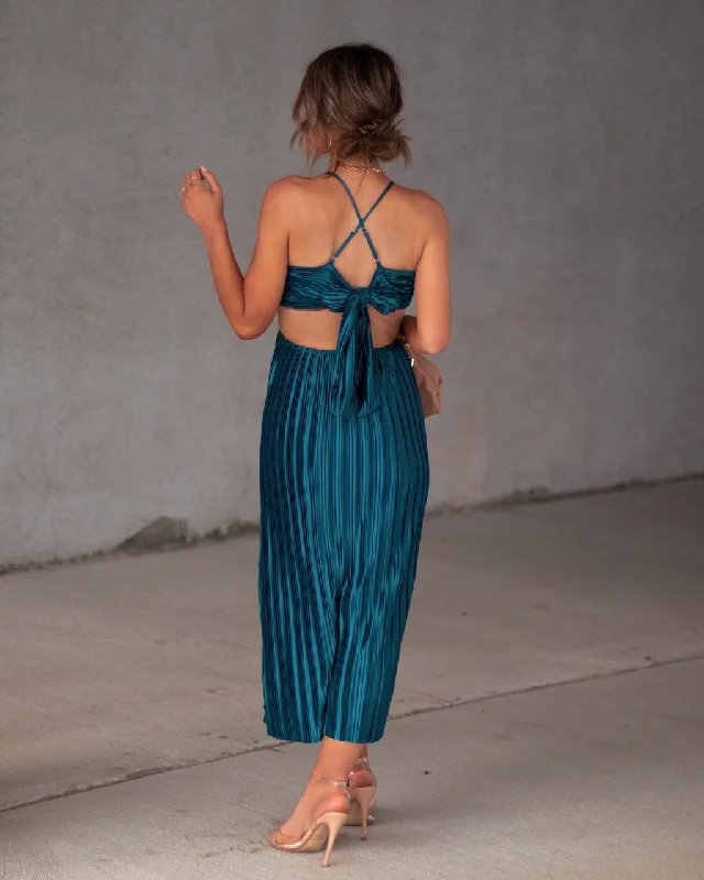 hollywood-dreams-pleated-tie-back-midi-dress