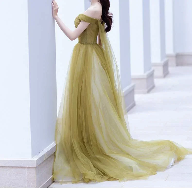 Yetta Off-shoulder Back Tail Tulle Maxi Dress